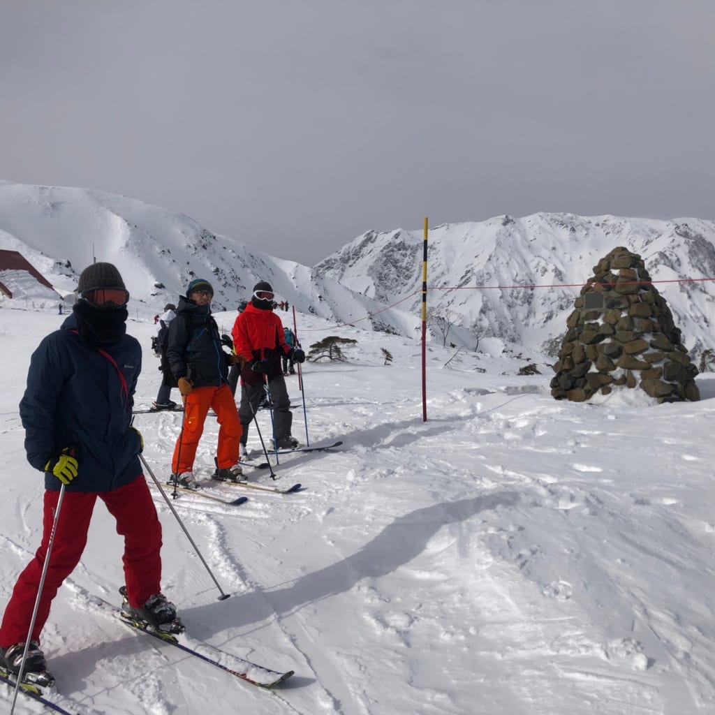 近年の地球温暖化による冬の積雪量の減少をスキー場で体感する