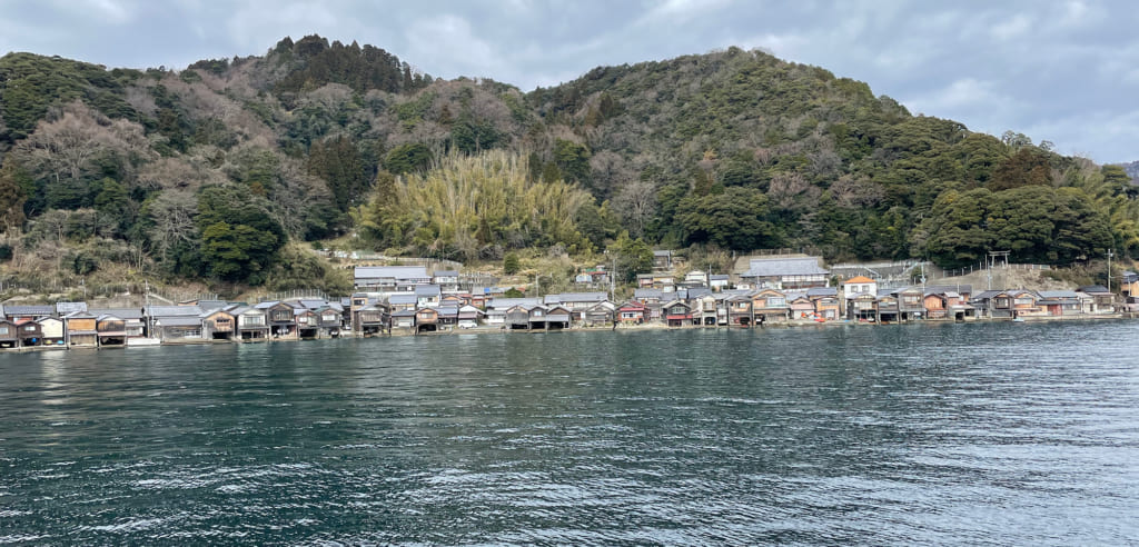 限られた海産資源（蟹・鰤）を地域経済の目玉に据えるサスティナブルな現地の取り組みを学ぶ。