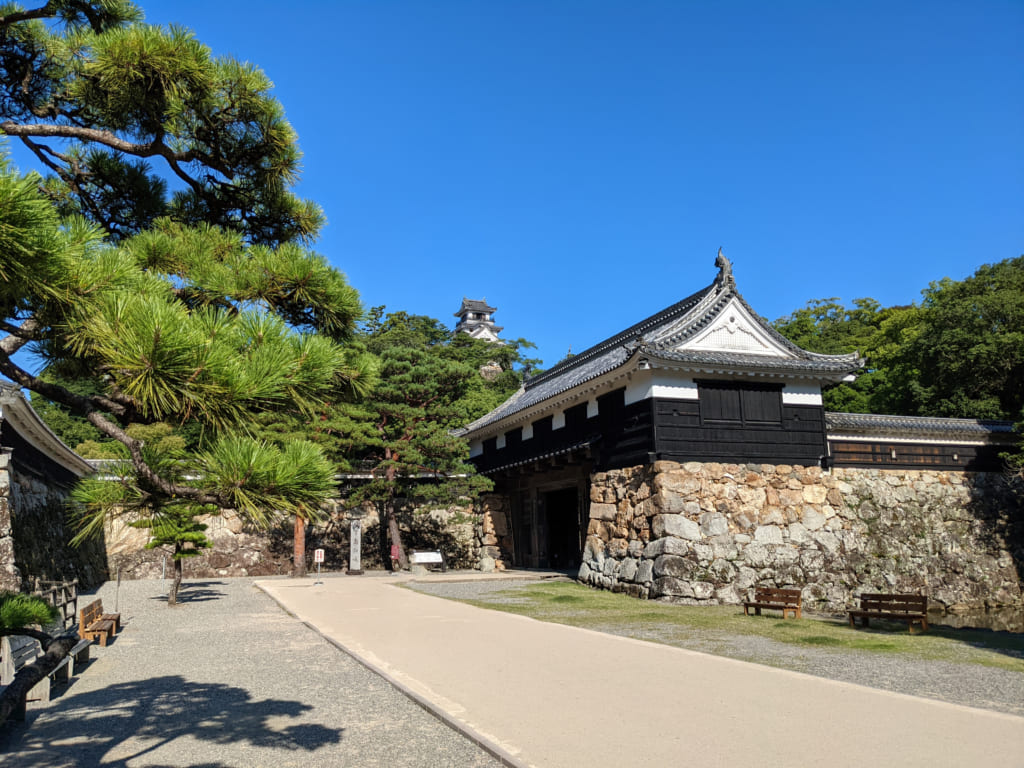 土佐藩時代の姿をそのままに残す史跡、 高知城で歴史建築体験